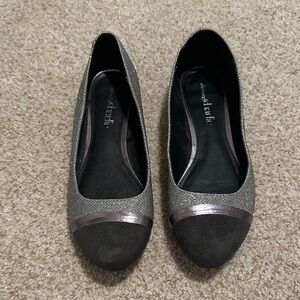 Chic Black and Gray Flats